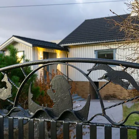 Leifs House *